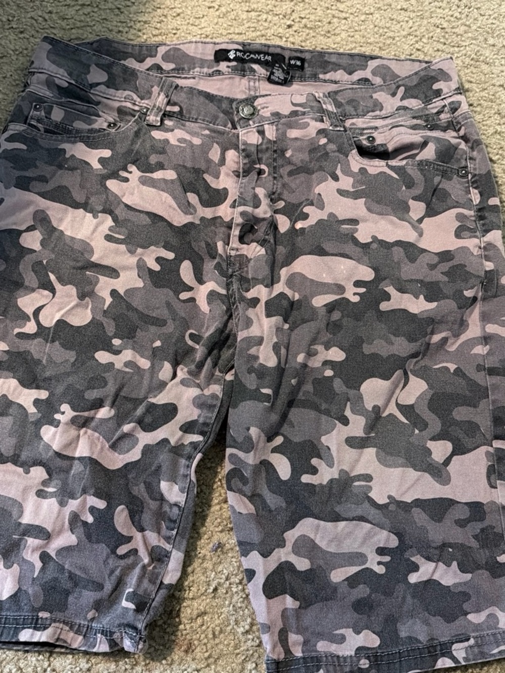 Rocawear Gray and Black Camo Pants